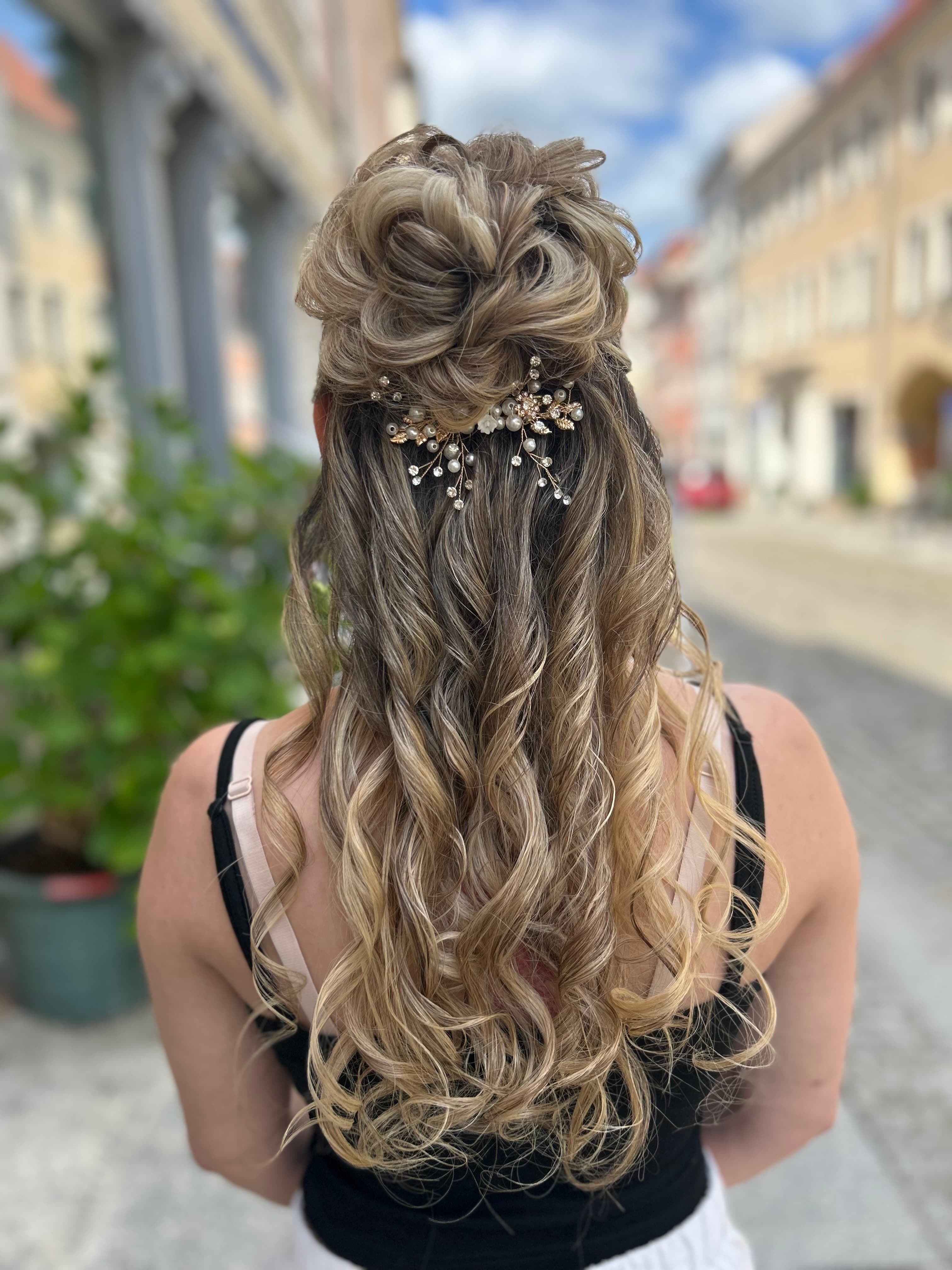 Half-Up mit Kristallen